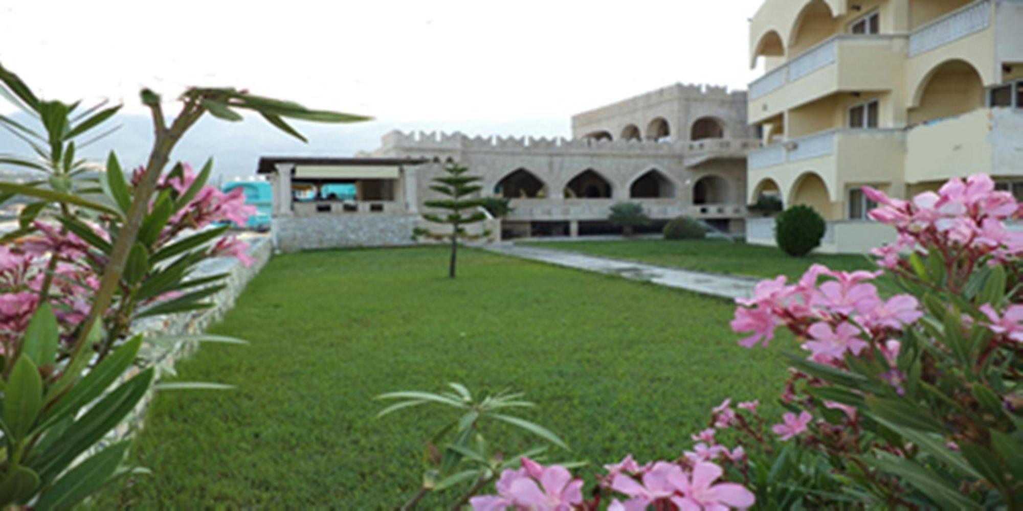 Castle Hotel Himare Exterior foto