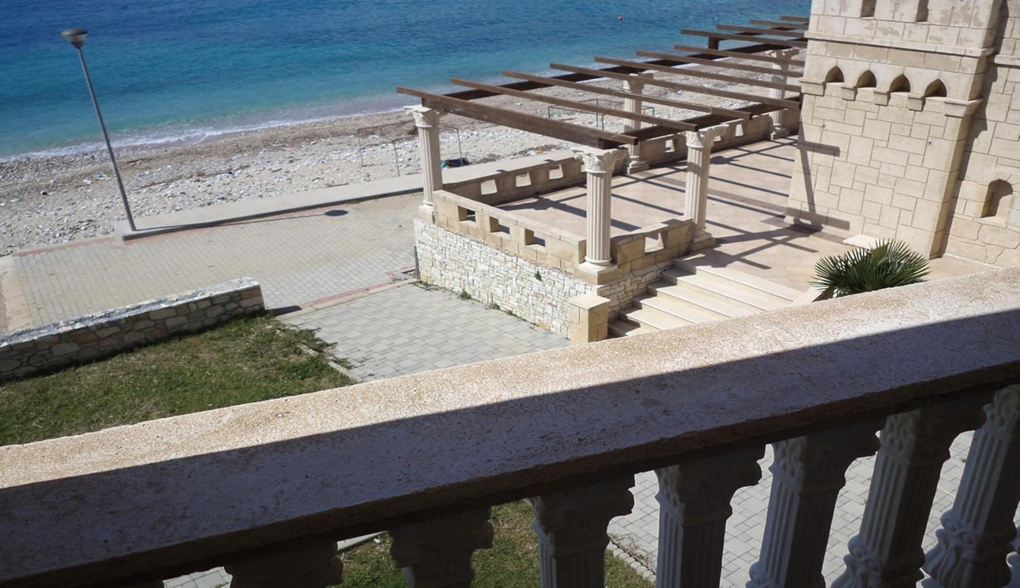 Castle Hotel Himare Exterior foto