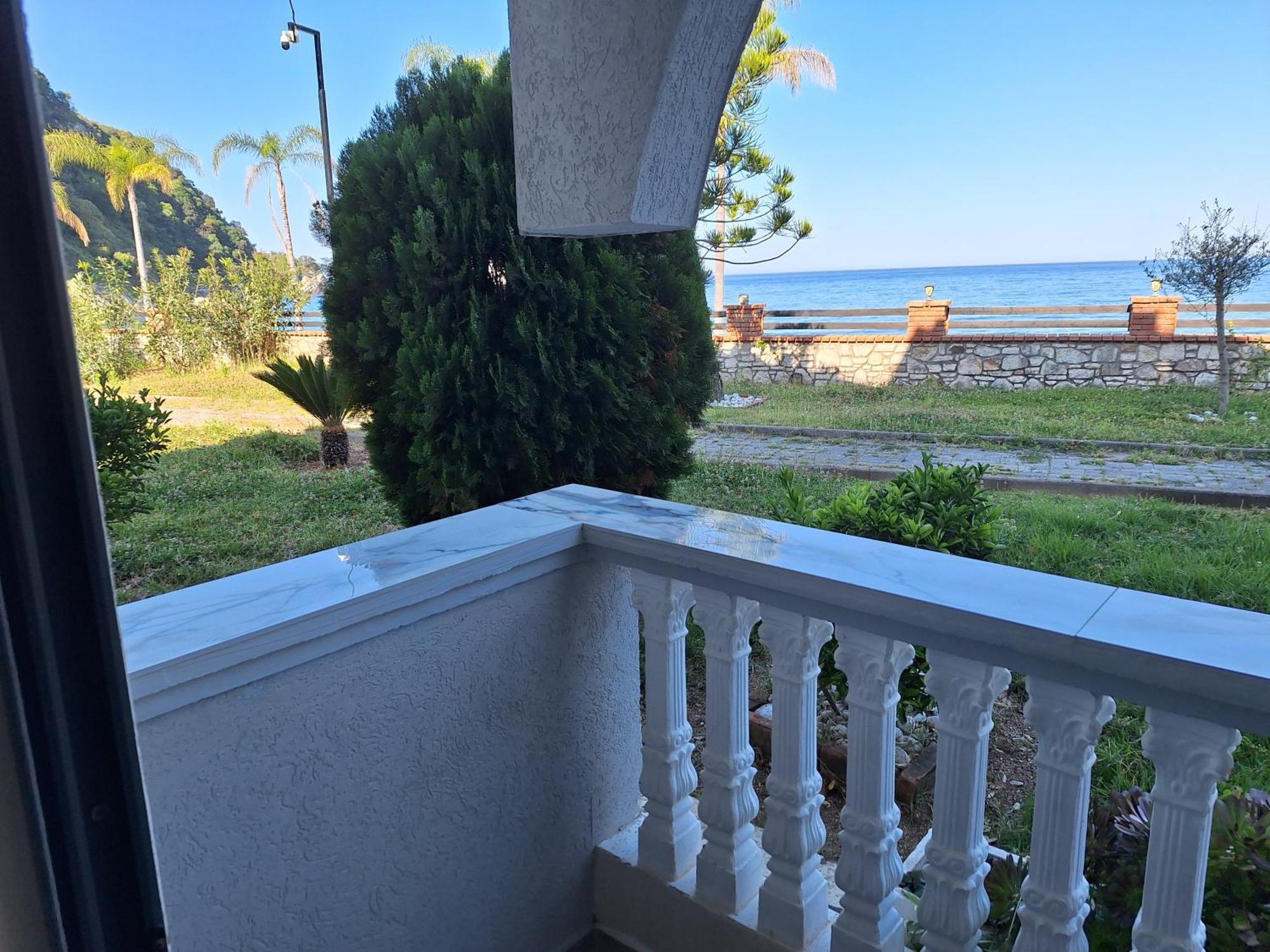 Castle Hotel Himare Exterior foto