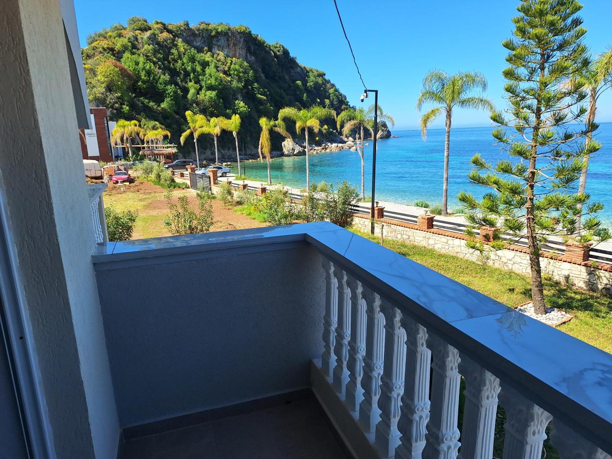 Castle Hotel Himare Exterior foto