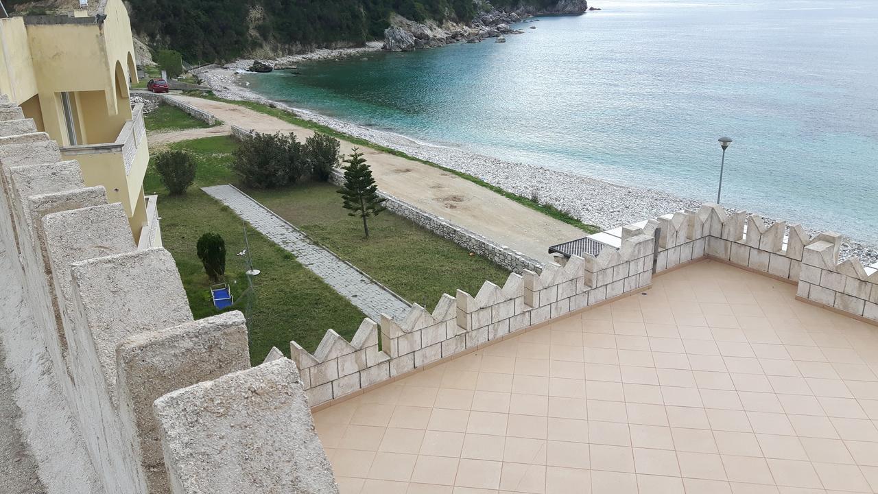 Castle Hotel Himare Exterior foto