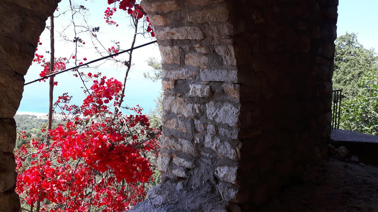 Castle Hotel Himare Exterior foto