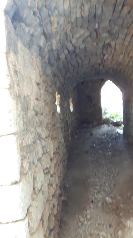 Castle Hotel Himare Exterior foto