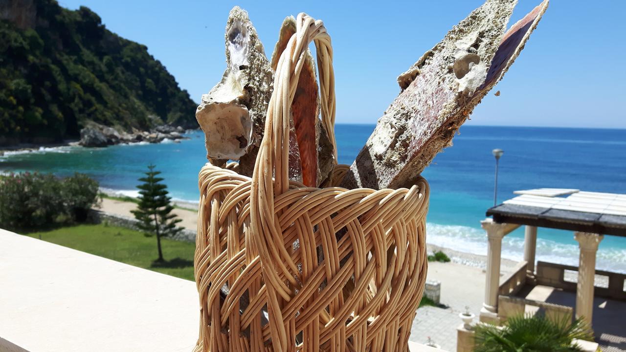 Castle Hotel Himare Exterior foto