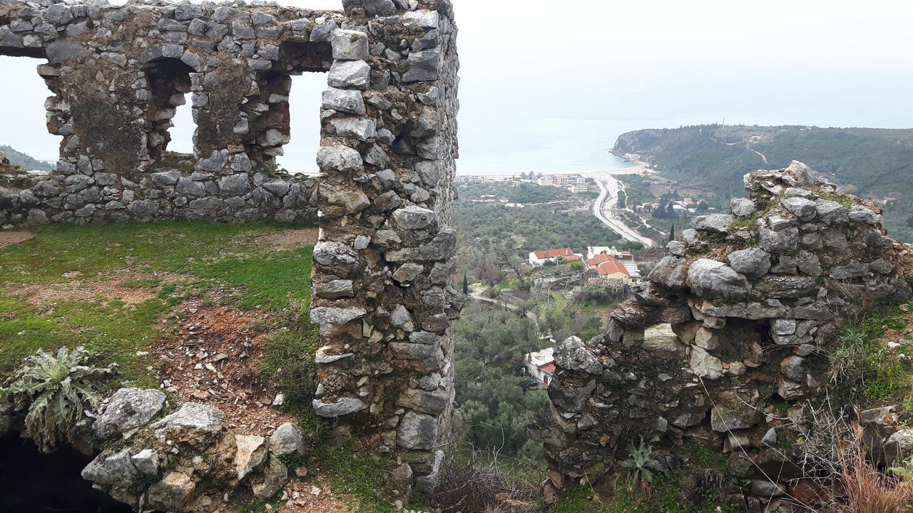 Castle Hotel Himare Exterior foto
