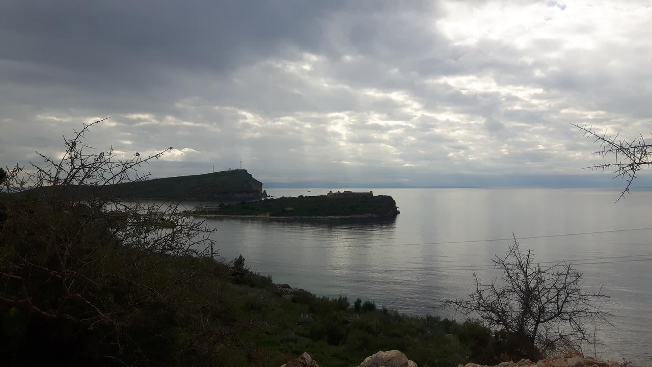 Castle Hotel Himare Exterior foto