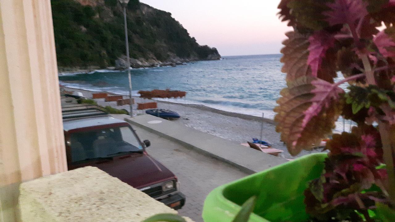 Castle Hotel Himare Exterior foto