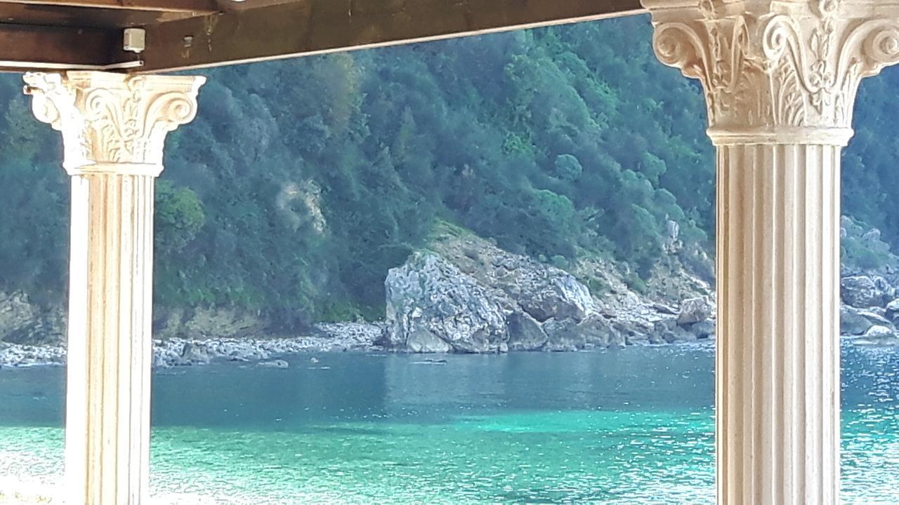 Castle Hotel Himare Exterior foto